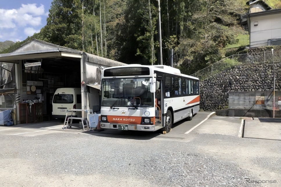 奈良交通、日野ブルーリボンIIトップドアQDG-KV234L3《写真提供 日本旅行》