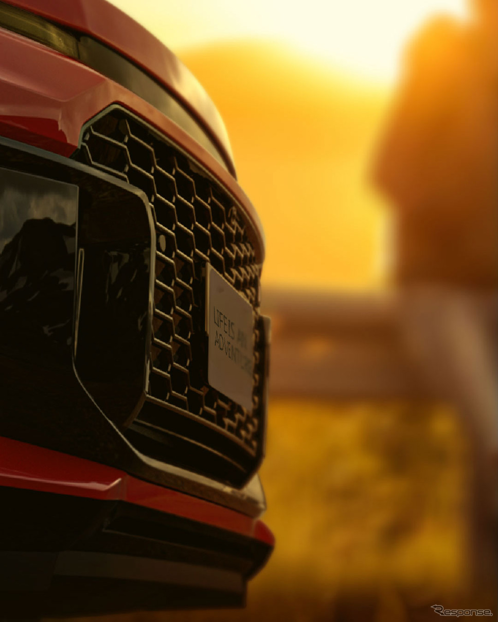 トヨタ『RAV4』新型のティザー写真《写真提供 トヨタ自動車》