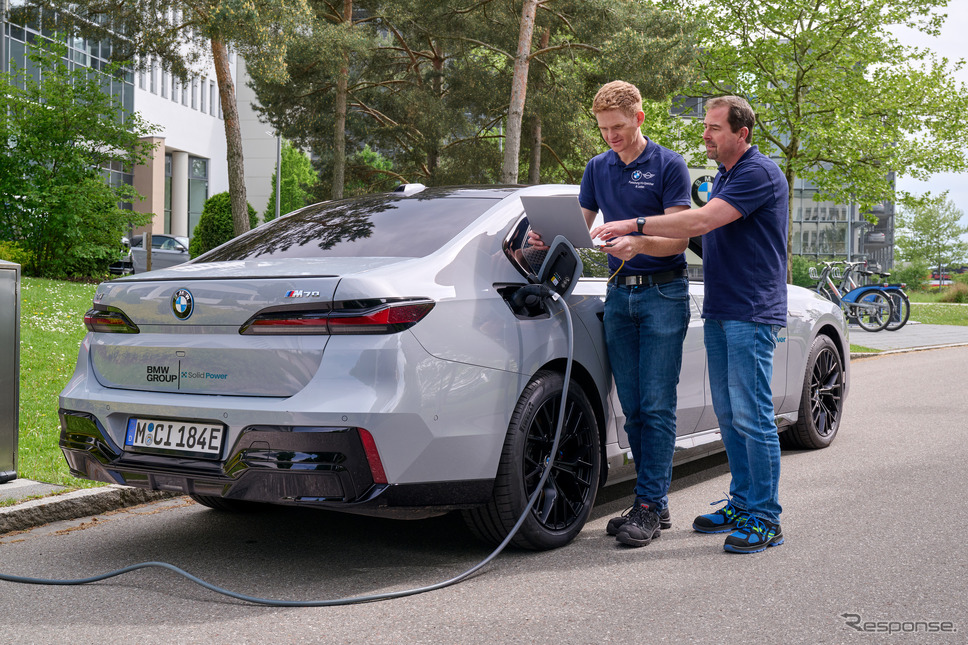ソリッドパワー社の大型純全固体電池(ASSB)セルを搭載したBMW『i7』のプロトタイプ《photo by BMW》