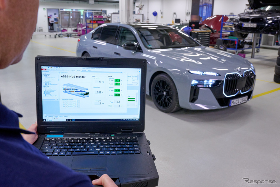 ソリッドパワー社の大型純全固体電池(ASSB)セルを搭載したBMW『i7』のプロトタイプ《photo by BMW》