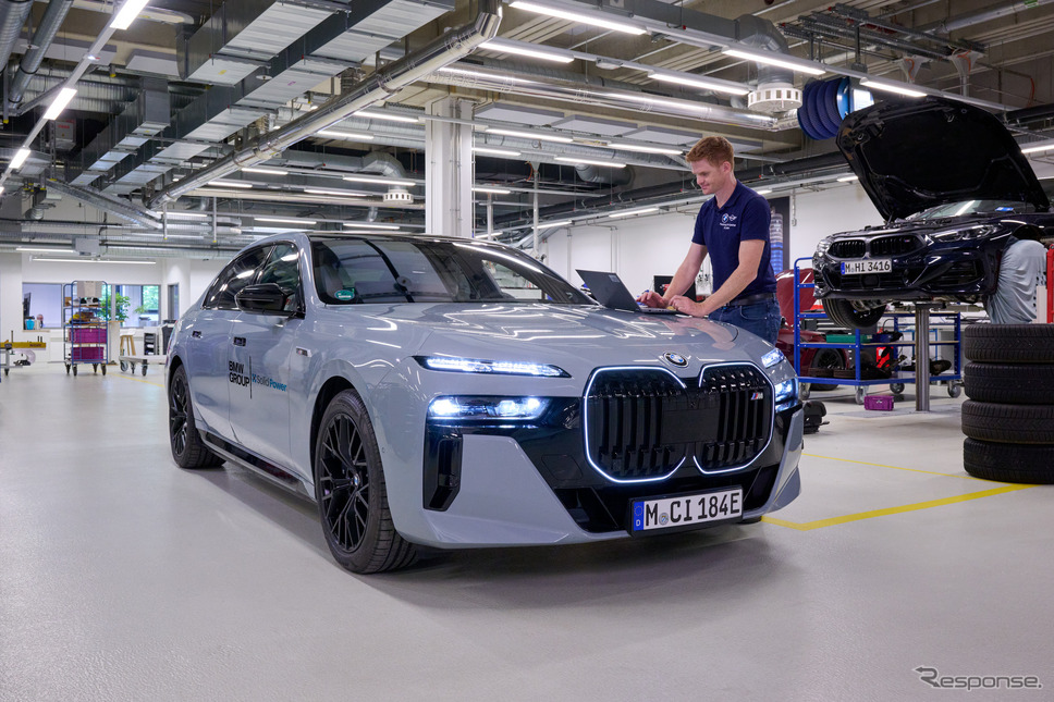 ソリッドパワー社の大型純全固体電池(ASSB)セルを搭載したBMW『i7』のプロトタイプ《photo by BMW》