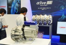 ヤマハのeアクスルが「3 in 1」で小型＆高出力化、巨大「4連結モーター」も登場、そのねらいとは…人とくるまのテクノロジー展 2025