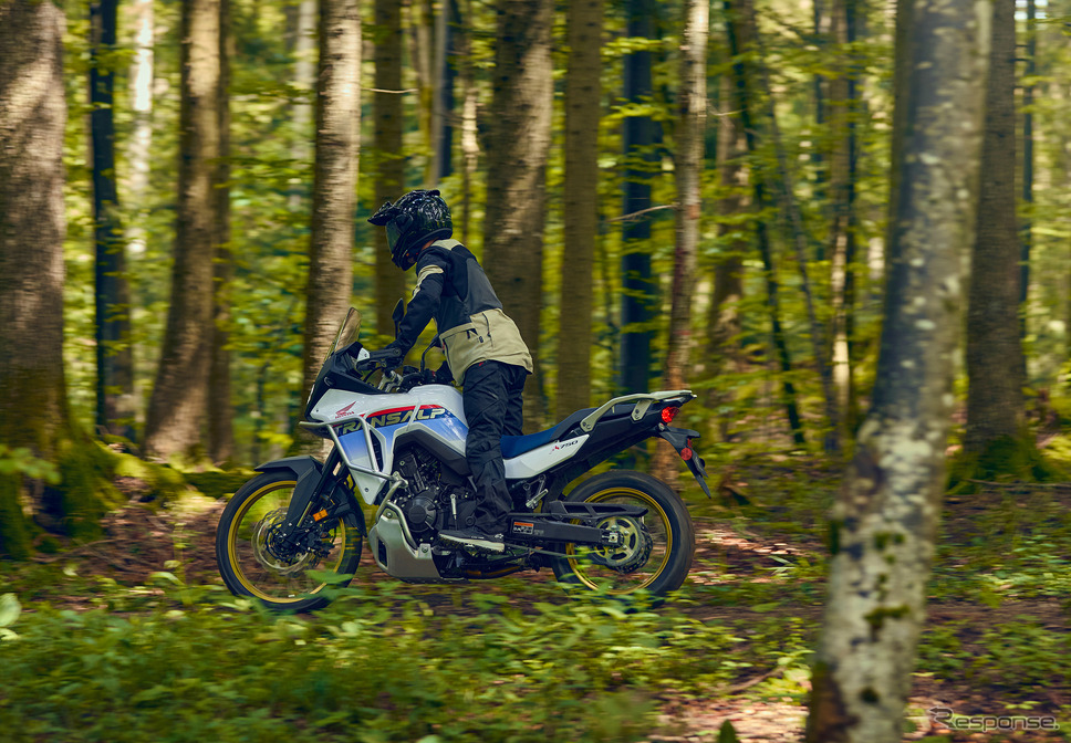 ホンダ『XL750トランザルプ』の2025年モデル(米国仕様)《photo by Honda》