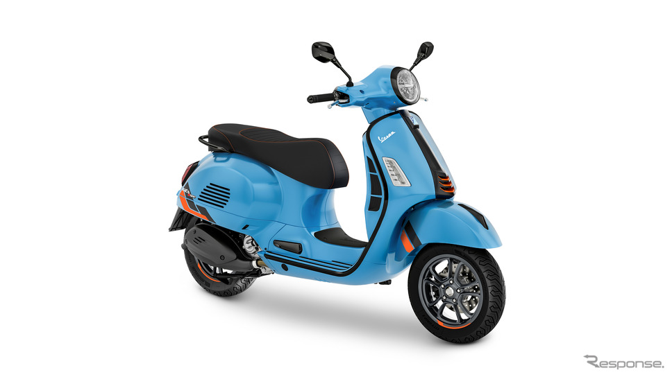 ベスパ GTS SuperSport 300 エクレッティコブルー(新色)《写真提供 ピアッジオグループジャパン》