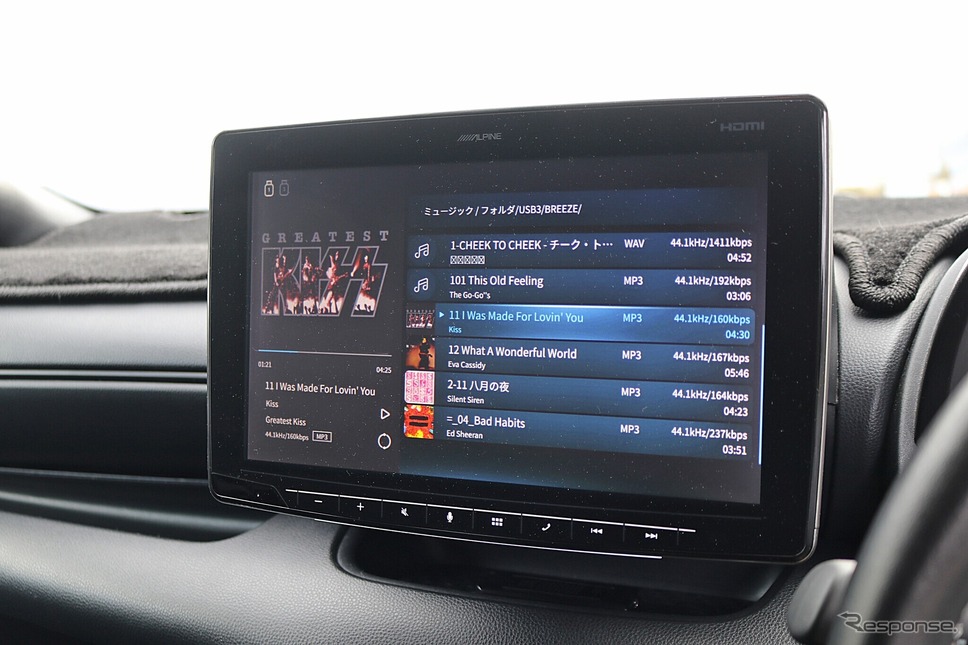 オーディオテクニカの車載メディアプレイヤーであるAT-HRP5を用いる。メニューなどはディスプレイに映し出され使い勝手も良い。