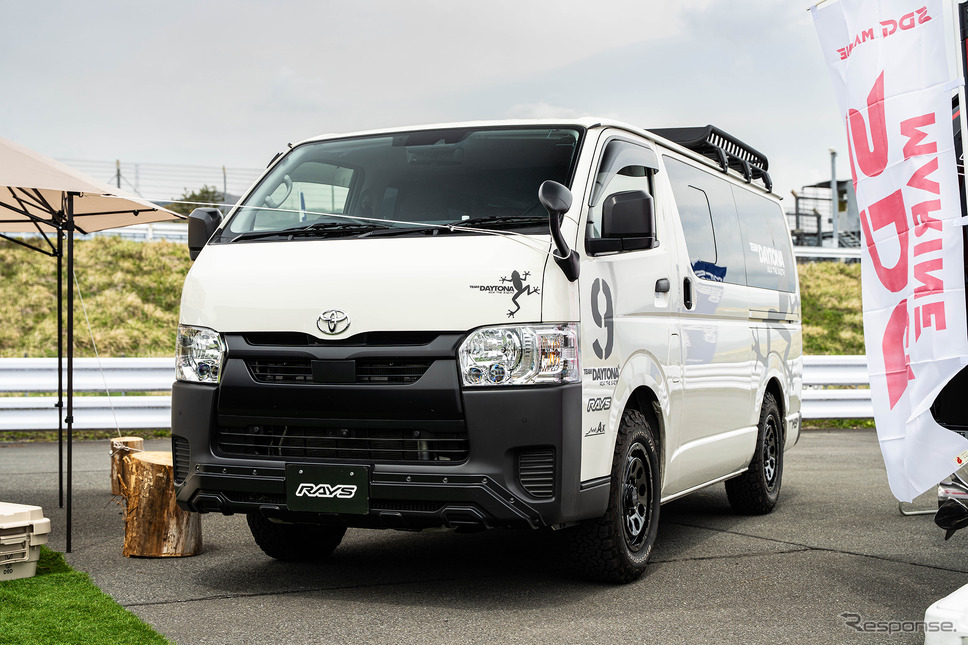 TOYOTA ハイエース × チームデイトナ D9/M9+《写真撮影 望月勇輝》