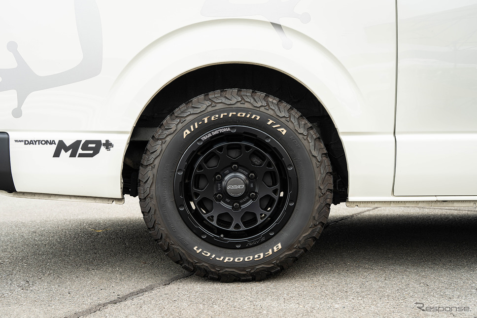 TOYOTA ハイエース × チームデイトナ D9/M9+《写真撮影 望月勇輝》