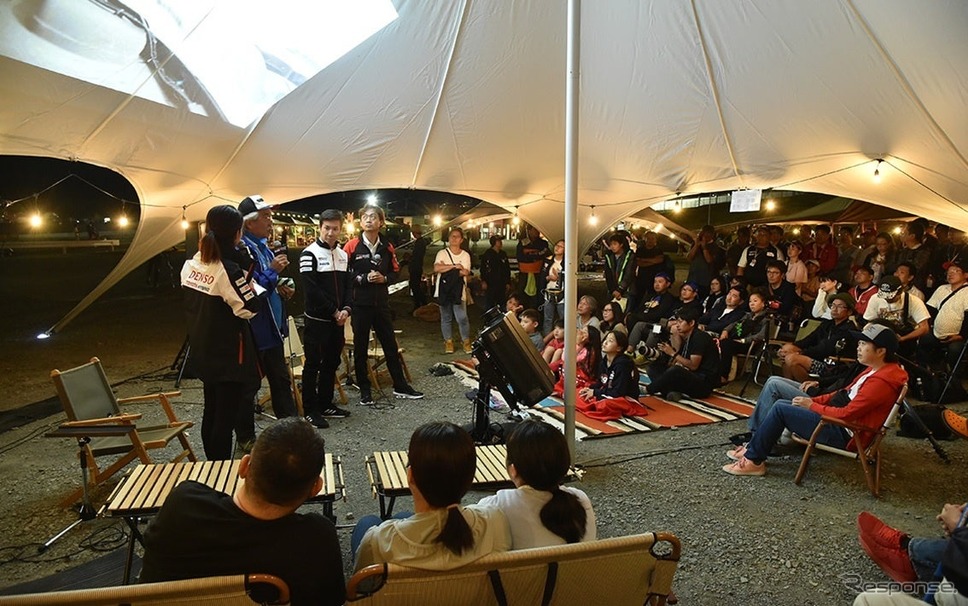 J SPORTS presents トークショー@CHILL OUT BASE《写真提供 富士スピードウェイ》
