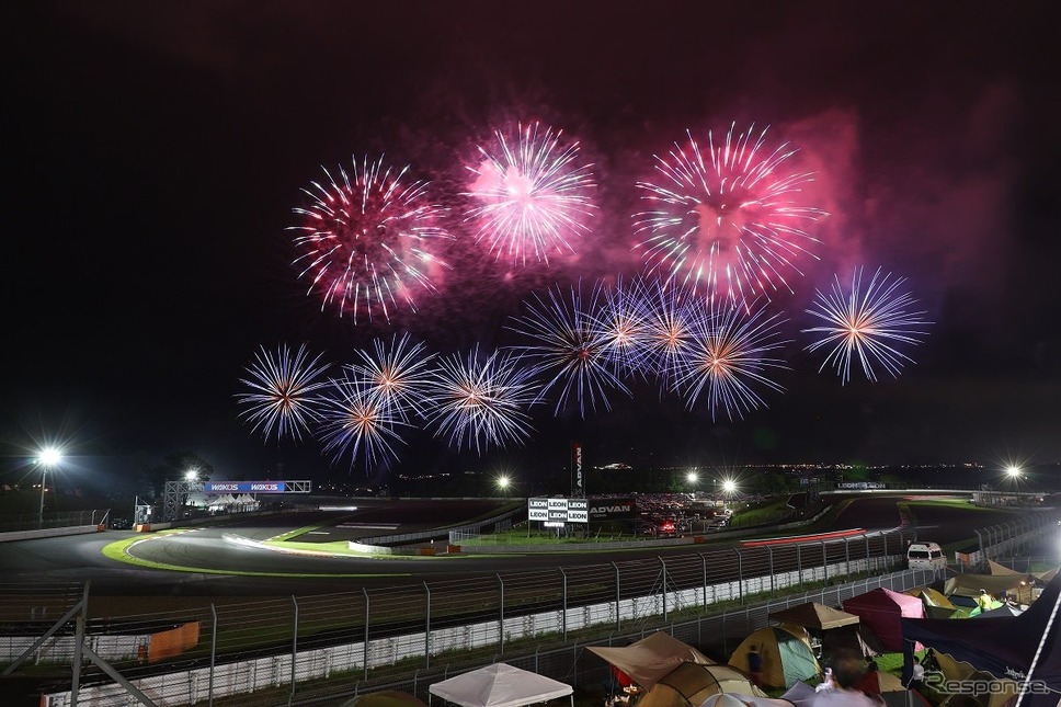 『富士24時間レース』の名物「打上花火」《写真提供 富士スピードウェイ》