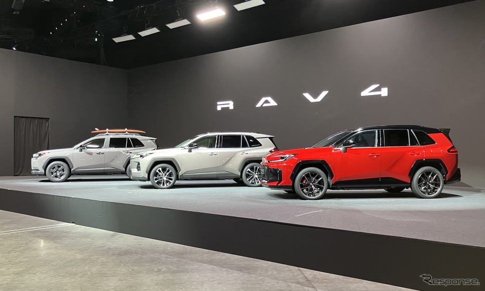 トヨタ RAV4 新型、左奥からWoodland(Adventureの北米仕様)CORE、GR SPORT《写真撮影 高木啓》