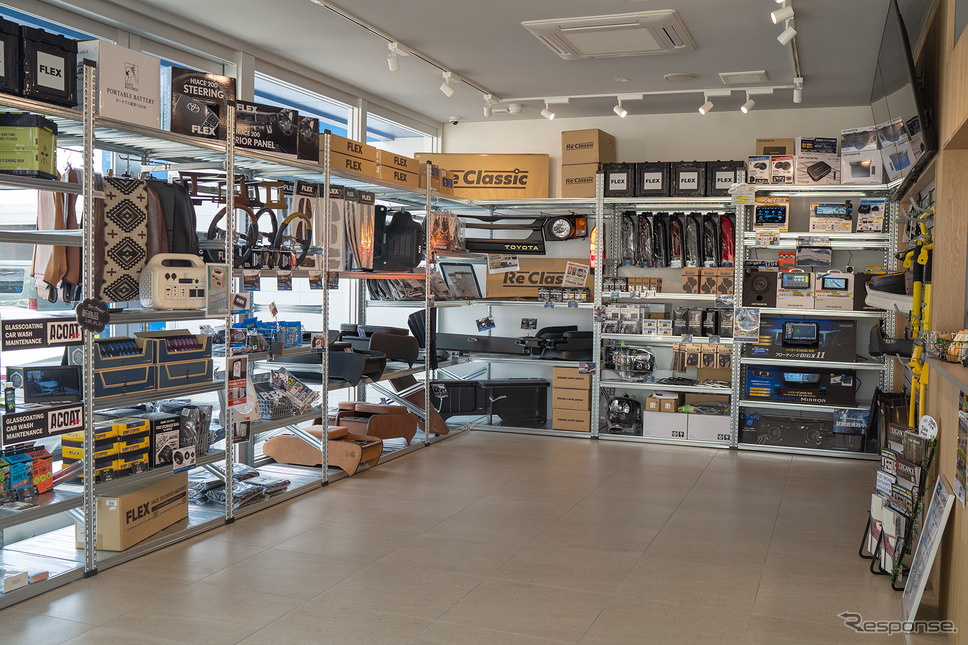 「FLEX」が福岡県大野城市の「ハイエース福岡店」を大規模リニューアル《写真提供 フレックス》