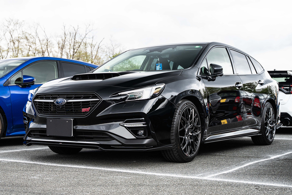 SUBARU レヴォーグ × レイズ ベルサス VV25M《写真撮影 望月勇輝》