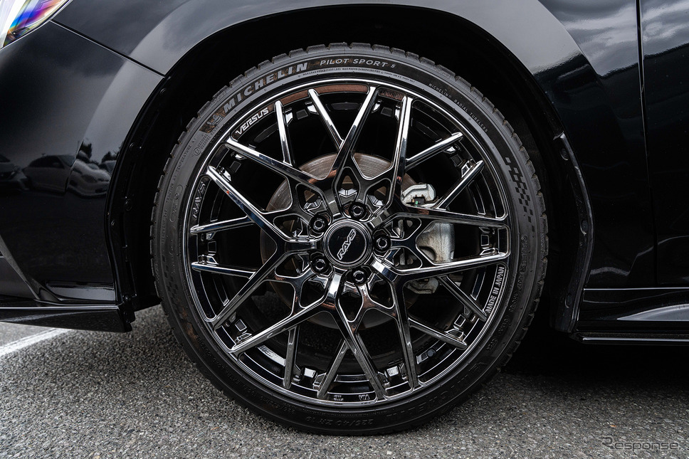 SUBARU レヴォーグ × レイズ ベルサス VV25M《写真撮影 望月勇輝》