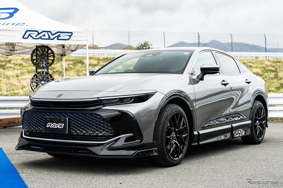 TOYOTA クラウン × レイズ ベルサス VV27S《写真撮影 望月勇輝》