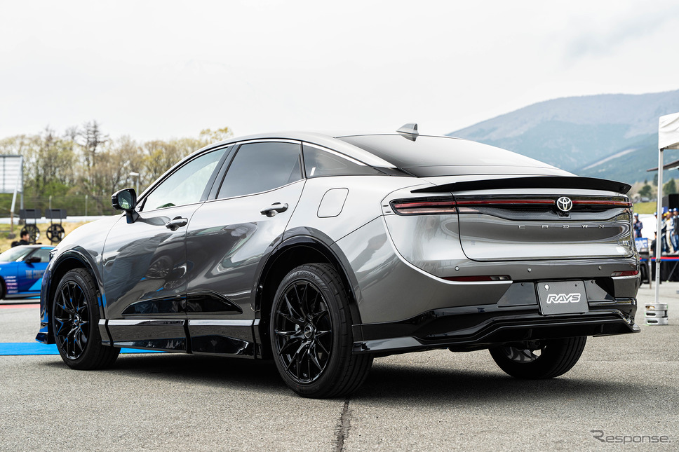 TOYOTA クラウン × レイズ ベルサス VV27S《写真撮影 望月勇輝》