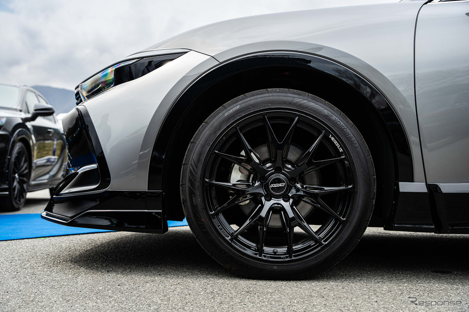 TOYOTA クラウン × レイズ ベルサス VV27S《写真撮影 望月勇輝》