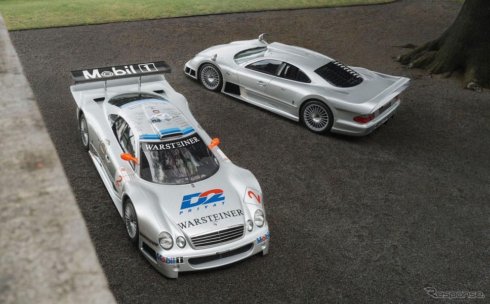 メルセデスベンツ『CLK GTR』(左)と『CLK GTRクーペ』《photo by mercedes-benz》