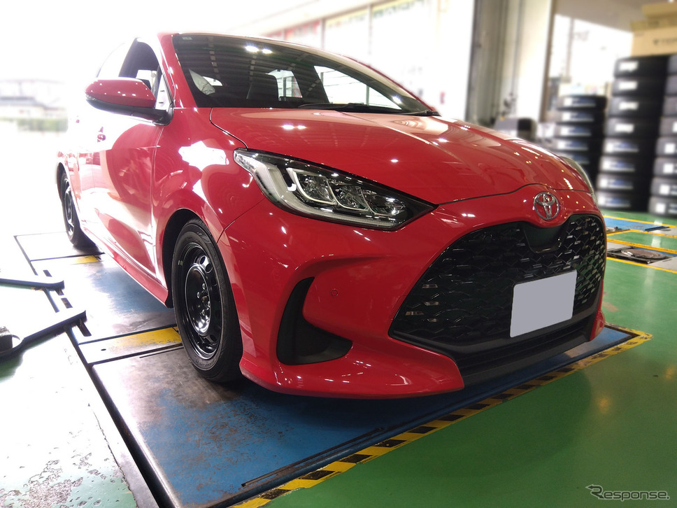 テイン フレックスZ トヨタ・ヤリスハイブリッド装着例(フロント 45mmダウン / リア 40mmダウン)《写真提供 テイン》