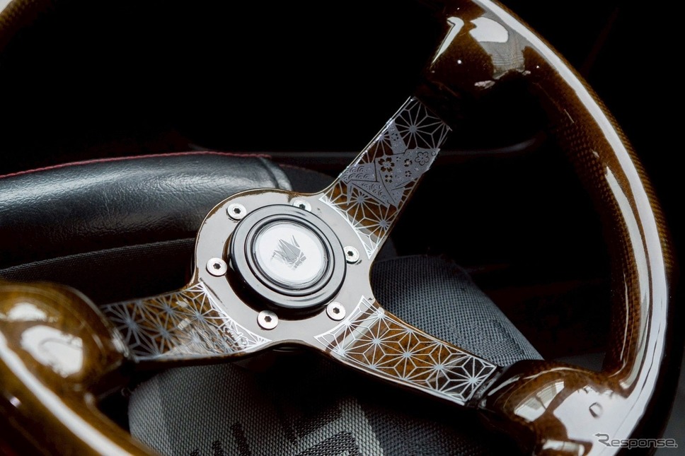 「ORIGAMI JDM」の第一弾製品カーボン製ステアリングホイール《写真提供 Harete》