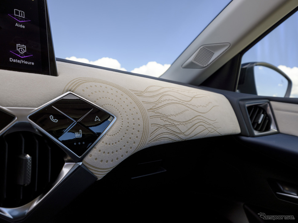 ジュール・ヴェルヌの名を冠した特別仕様車の「DS 3 ジュール・ヴェルヌ コレクション」《photo by DS》