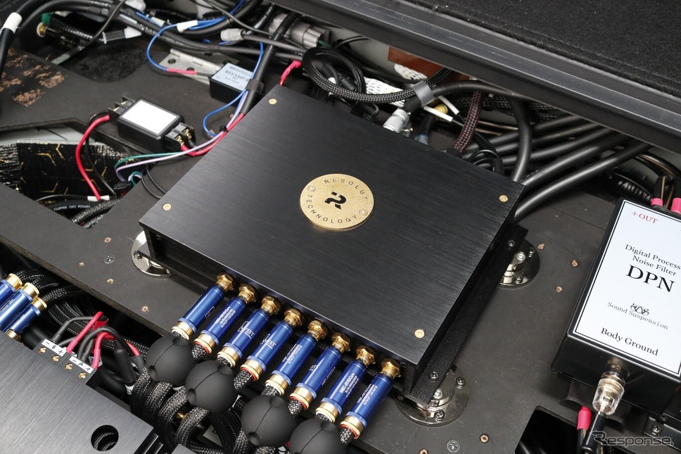 DSPとしてチョイスしたのはリゾルトのT-DSP mk2。パワーアンプ同様にスピーカーの音を最大限引き出すユニットとして選ばれた。