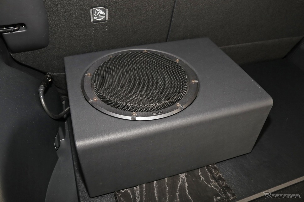 脱着可能なエンクロージャーに収められたのは、その速い低音からオーナーもお気に入りのダイヤトーン・SW-G50。