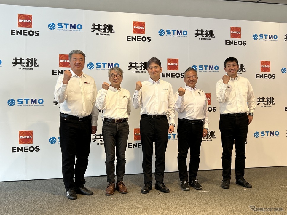 (左から)トヨタ中嶋氏、スバル藤貫氏、エネオスホールディングス藤山氏、マツダ梅下氏、日産モータースポーツ&カスタマイズ木賀氏《写真撮影 吉田瑶子》