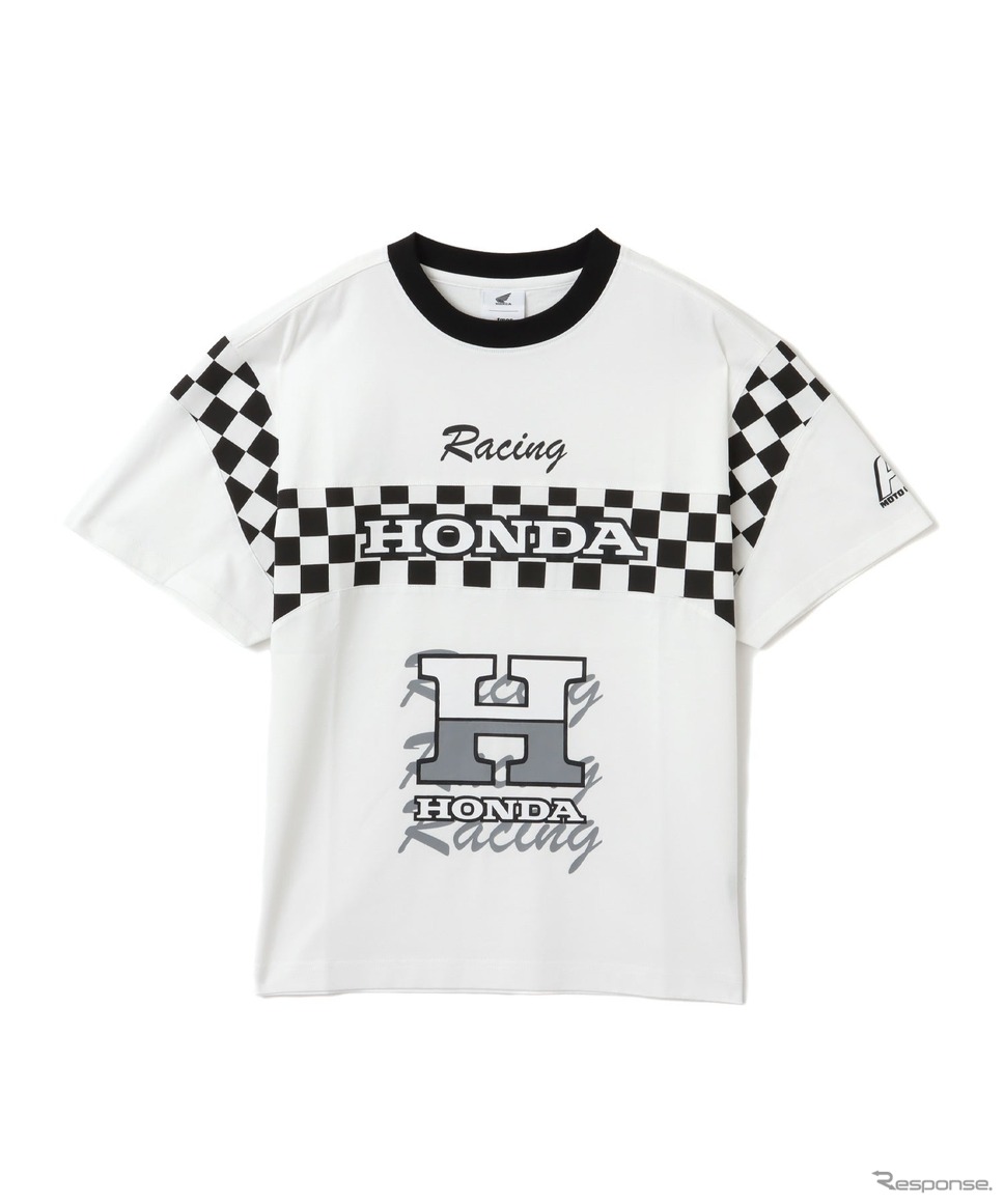HONDA x atmos pink Racing Over T-shirt《写真提供 Foot Locker atmos Japan合同会社》