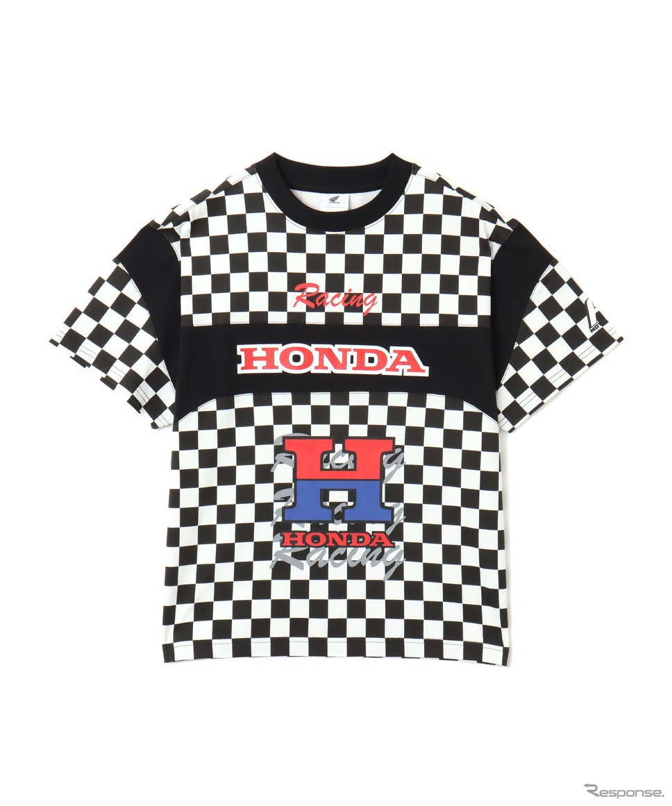 HONDA x atmos pink Racing Over T-shirt《写真提供 Foot Locker atmos Japan合同会社》
