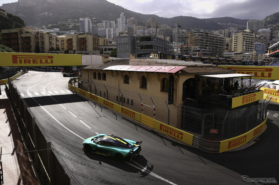 モナコを走行するアストンマーティン『ヴァルハラ』《photo by Aston Martin》