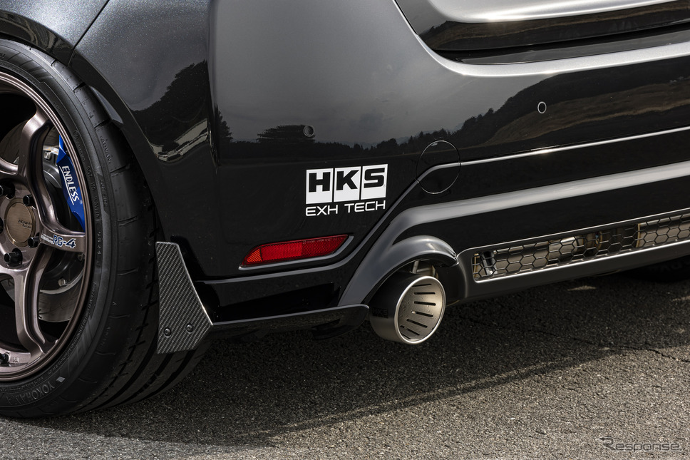 リアバンバースポイラー《写真提供 HKS》