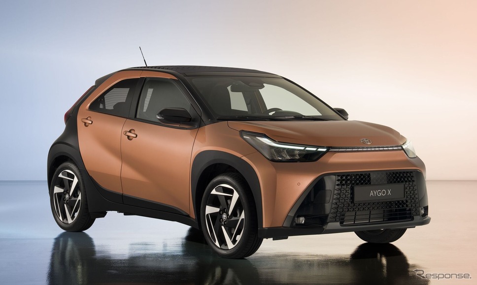 トヨタ アイゴX ハイブリッド《photo by Toyota》
