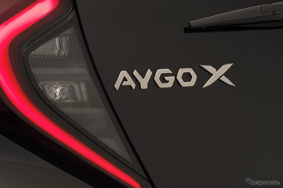 トヨタ アイゴX ハイブリッド《photo by Toyota》