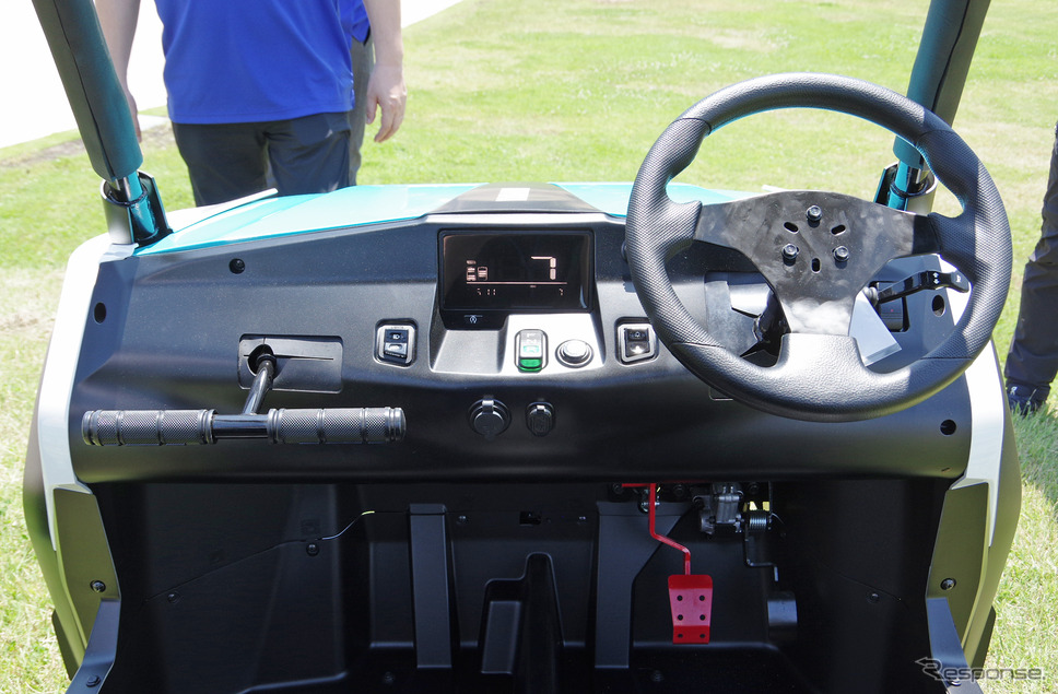 ヤマハの小型電動モビリティ「DIAPASON C580」改良モデルでは需要に応え右ハンドル化《写真撮影 宮崎壮人》