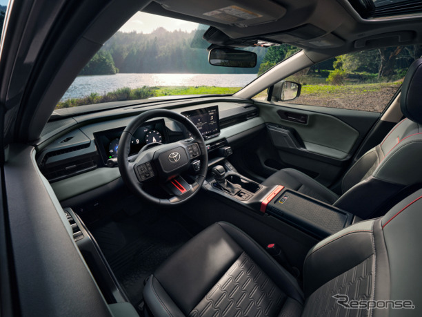 トヨタ RAV4 ADVENTURE《写真提供 トヨタ自動車》