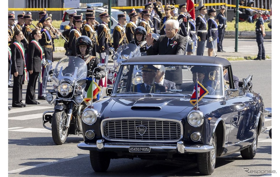 イタリア共和国建国記念日の式典で、セルジョ・マッタレッラ大統領が大統領専用車のランチア『フラミニア』に乗車してパレード《photo by Lancia》