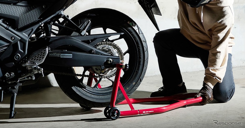 GRIP EARTH バイク用リアメンテナンススタンド L型《写真提供 VASTLAND》