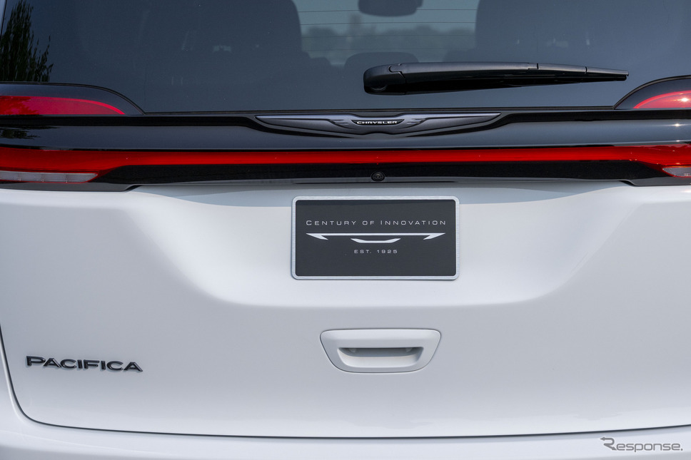 クライスラー『パシフィカ』の「100周年記念エディション」《photo by Chrysler》