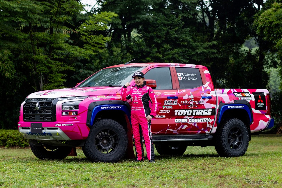 「圭rallyproject」竹岡圭さんと参戦車両のトライトン《写真提供 三菱自動車》