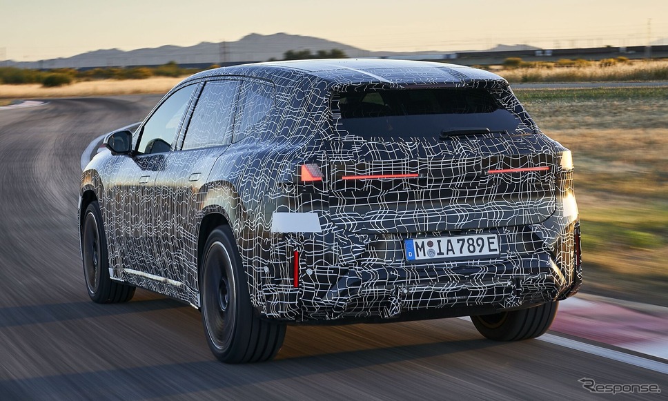 BMW『iX3』新型のプロトタイプ《photo by BMW》