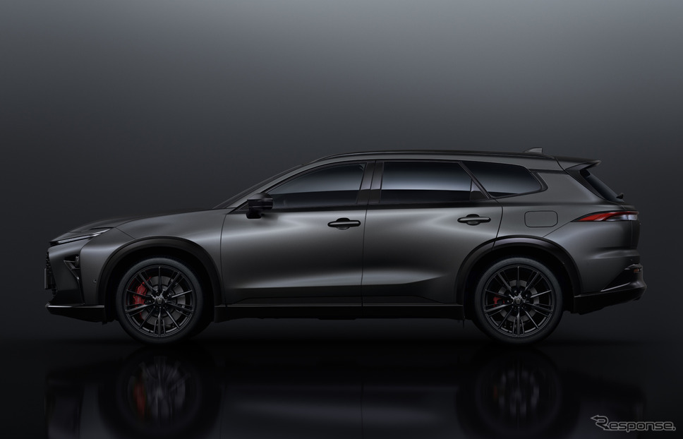 クラウン専門店「THE CROWN」向け特別限定車『ESTATE RS“THE LIMITED-MATTE METAL”』《写真提供 トヨタ自動車》
