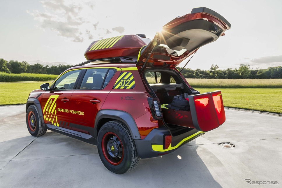ルノー『4 E-Techエレクトリック』をベースにした救急車両「vision4rescue」《photo by Renault》