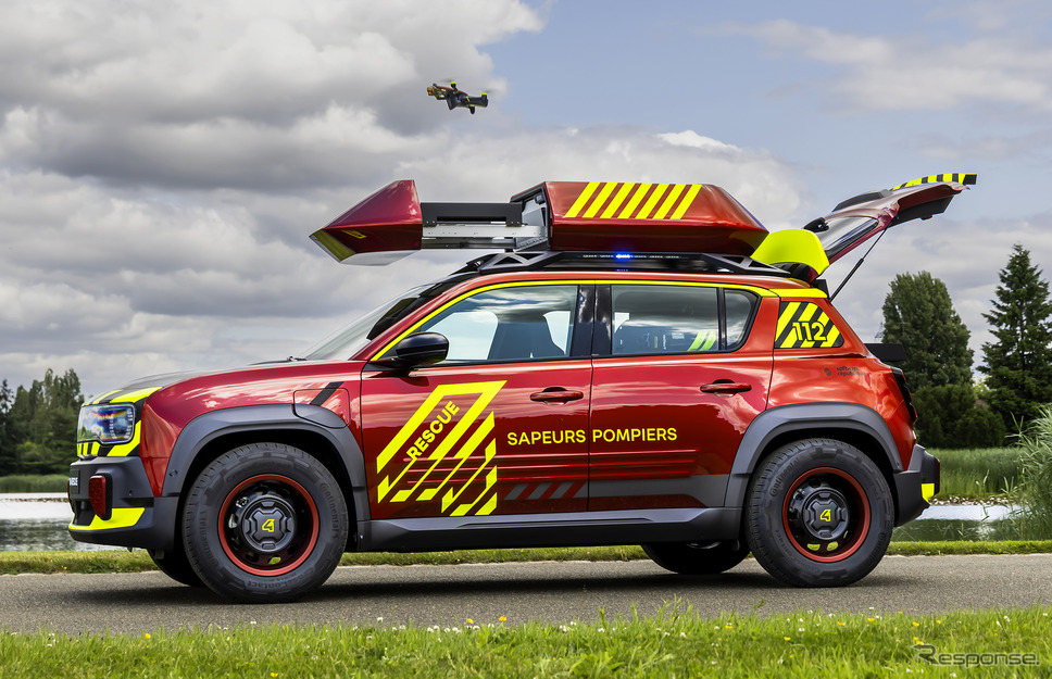 ルノー『4 E-Techエレクトリック』をベースにした救急車両「vision4rescue」《photo by Renault》