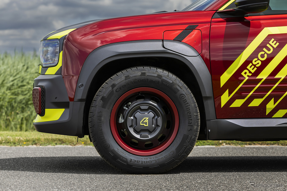 ルノー『4 E-Techエレクトリック』をベースにした救急車両「vision4rescue」《photo by Renault》
