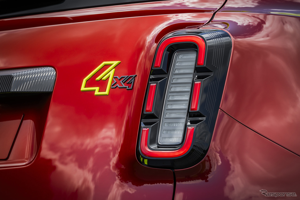 ルノー『4 E-Techエレクトリック』をベースにした救急車両「vision4rescue」《photo by Renault》