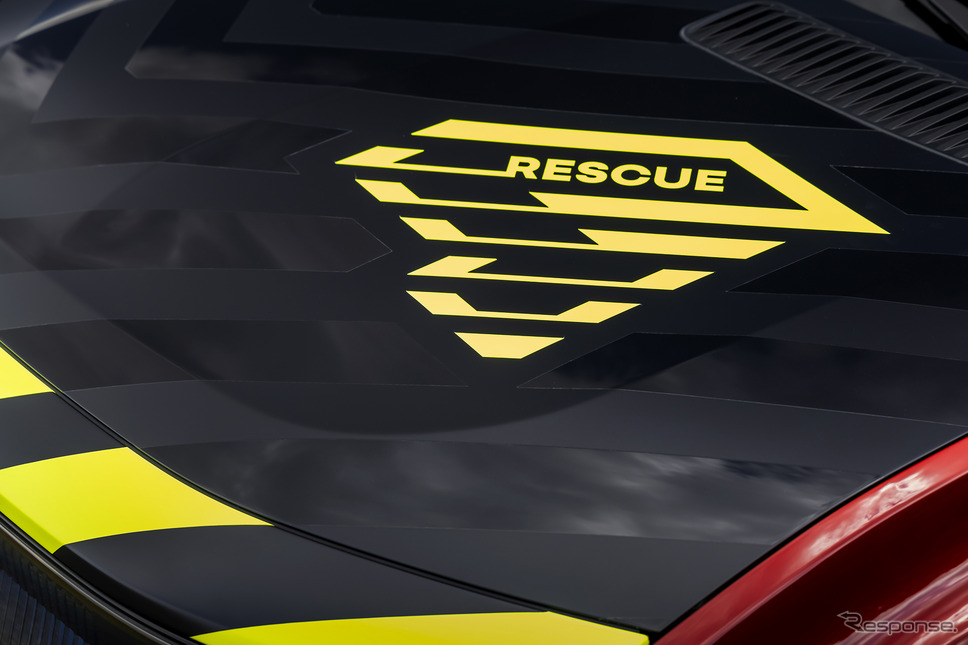 ルノー『4 E-Techエレクトリック』をベースにした救急車両「vision4rescue」《photo by Renault》