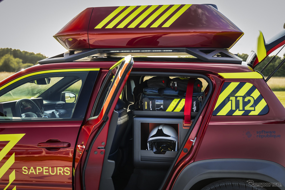ルノー『4 E-Techエレクトリック』をベースにした救急車両「vision4rescue」《photo by Renault》