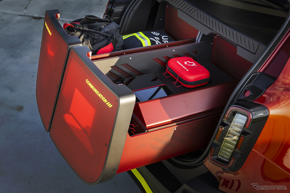 ルノー『4 E-Techエレクトリック』をベースにした救急車両「vision4rescue」《photo by Renault》