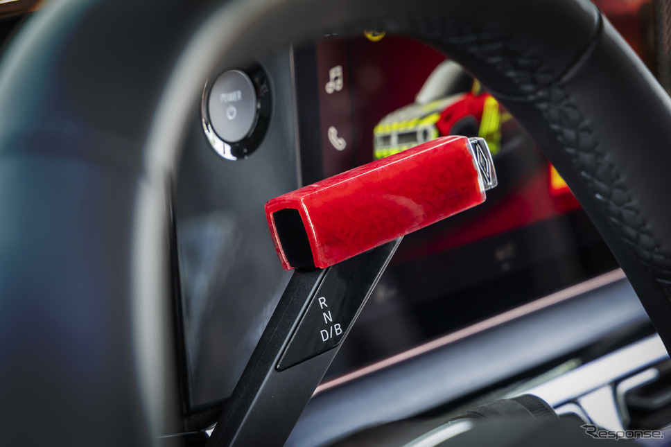 ルノー『4 E-Techエレクトリック』をベースにした救急車両「vision4rescue」《photo by Renault》