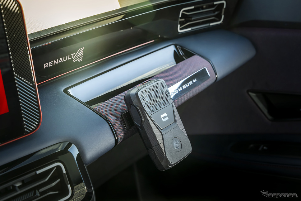 ルノー『4 E-Techエレクトリック』をベースにした救急車両「vision4rescue」《photo by Renault》